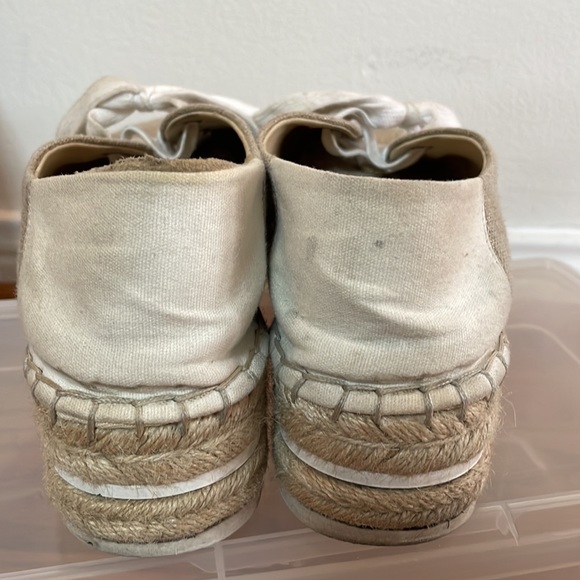 Guess gold shimmer rafffia sole waking shoes sz8 - Picture 4 of 7